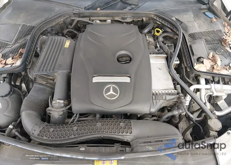 2017 Mercedes-Benz C 300 z USA, uszkodzony, nr VIN 55SWF4JB0HU220637